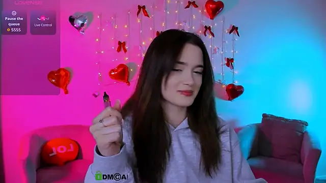 liana kisses online show from April 7, 7:04 pm