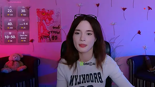 liana kisses online show from May 13, 7:10 pm