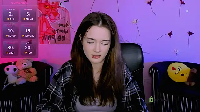 liana kisses online show from June 5, 6:57 pm