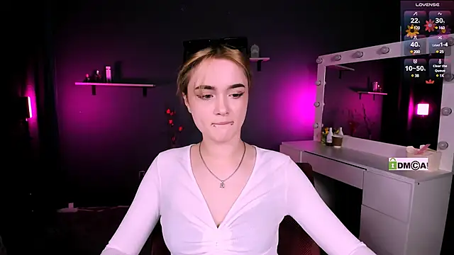 liana kisses online show from March 8, 8:14 pm