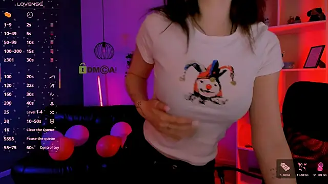 liana kisses online show from April 10, 7:10 pm