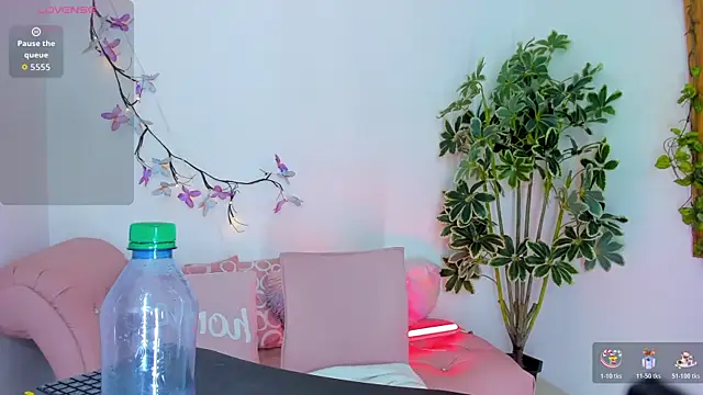 Snapshot of BarbaraKnox_ chatting on October 21, 11:59 pm BarbaraKnox online show from October 21, 11:59 pm