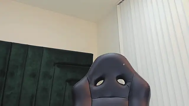 Snapshot of BarbaraKnox_ chatting on November 10, 12:04 am BarbaraKnox online show from November 10, 12:04 am