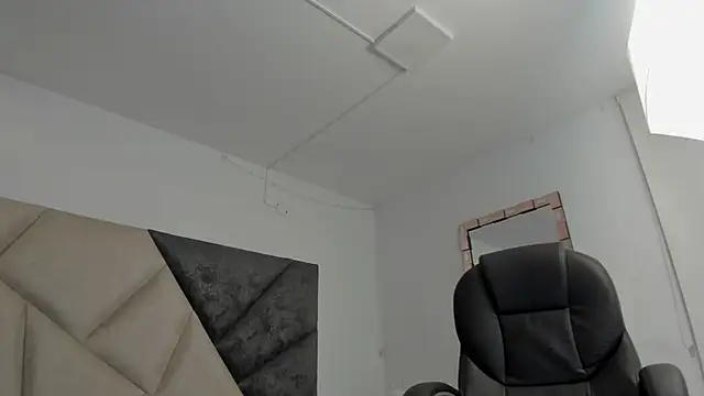 BarbaraKnox  online show from April 8, 11:55 am