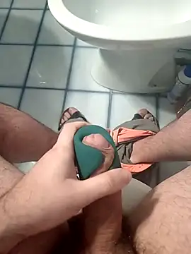 Snapshot of Durovoglioso2 chatting on March 20, 6:19 am Durovoglioso2 online show from March 20, 6:19 am