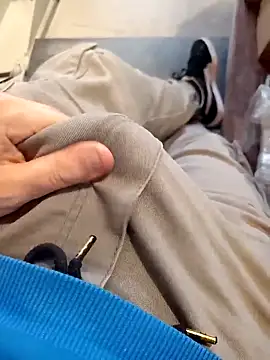 Snapshot of Durovoglioso2 chatting on February 21, 3:43 pm Durovoglioso2 online show from February 21, 3:43 pm