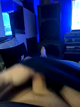 Snapshot of MatthewEmme chatting on December 17, 11:10 pm MatthewEmme online show from December 17, 11:10 pm