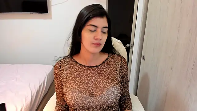 misstoya online show from November 10, 10:37 pm