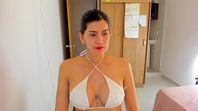 Snapshot of misstoya chatting on February 7, 12:53 am misstoya online show from February 7, 12:53 am