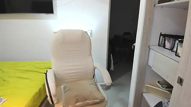 misstoya online show from October 29, 1:26 am