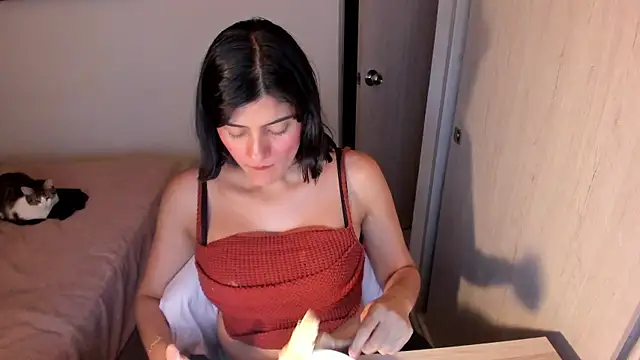 Snapshot of misstoya chatting on July 5, 2:05 am misstoya online show from July 5, 2:05 am