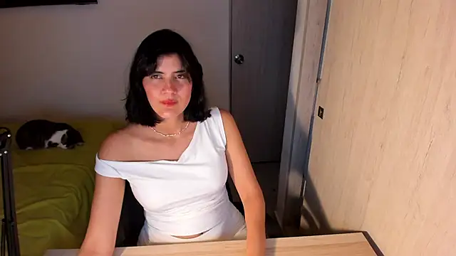 misstoya online show from May 2, 5:01 am