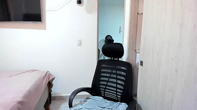 misstoya online show from December 23, 1:49 am