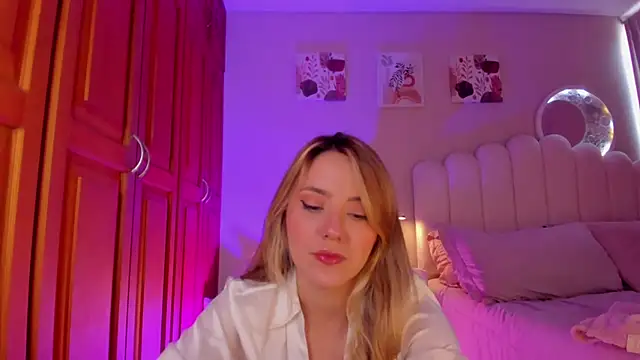 martinaaricci online show from February 24, 2:07 pm