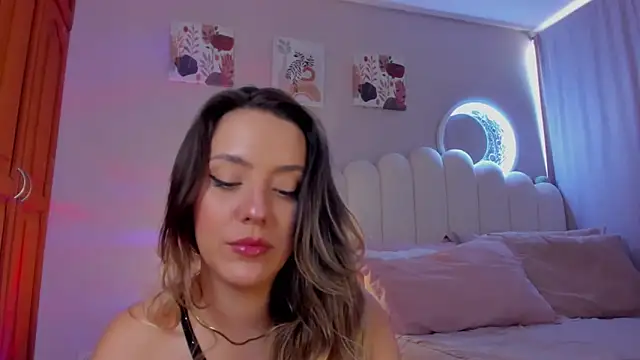 Snapshot of martinaaricci chatting on November 17, 2:32 pm martinaaricci online show from November 17, 2:32 pm