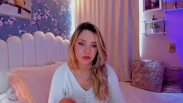 Snapshot of martinaaricci chatting on April 22, 3:52 pm martinaaricci online show from April 22, 3:52 pm