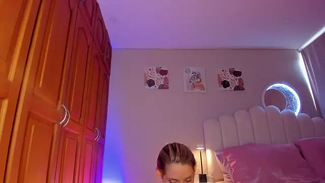 martinaaricci online show from January 10, 2:23 pm