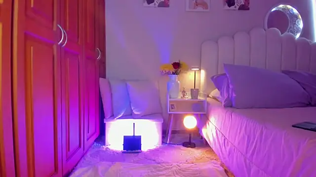 martinaaricci online show from March 11, 1:38 pm