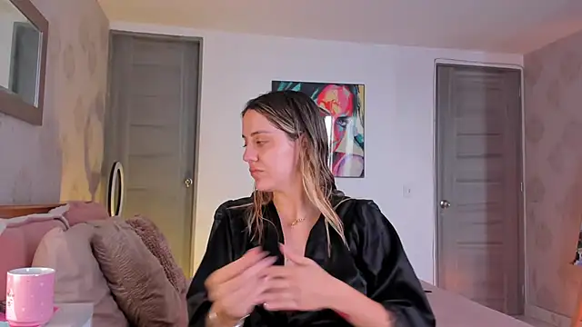 Snapshot of martinaaricci chatting on December 12, 2:44 pm martinaaricci online show from December 12, 2:44 pm