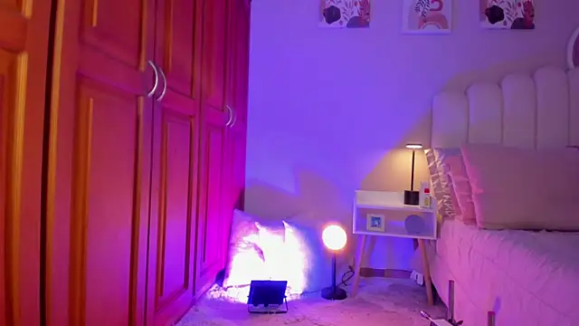 martinaaricci online show from February 23, 2:06 pm