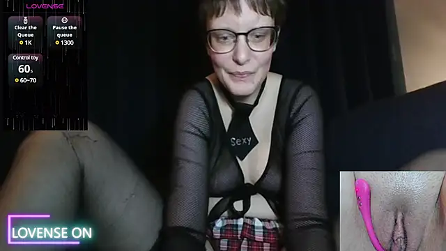 PernillaGirl online show from December 10, 7:11 pm