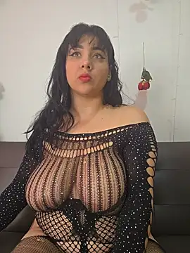 Snapshot of bigboobsrose1 chatting on June 16, 4:18 pm bigboobsrose1 online show from June 16, 4:18 pm
