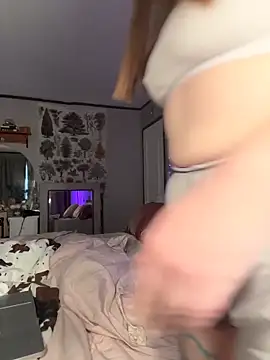 Snapshot of Sweetdee222x chatting on December 15, 11:10 pm Sweetdee222x online show from December 15, 11:10 pm