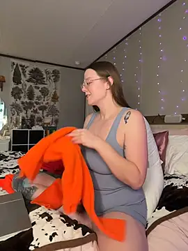 Snapshot of Sweetdee222x chatting on October 31, 10:05 pm Sweetdee222x online show from October 31, 10:05 pm