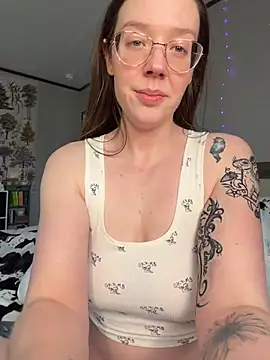 Sweetdee222x online show from February 25, 11:15 pm