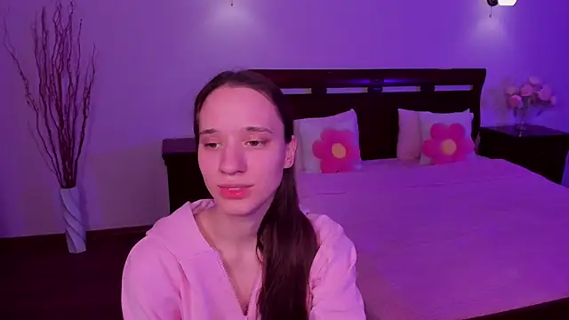 StaceySunny online show from April 4, 5:19 pm