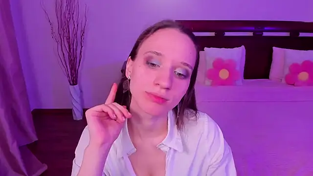 StaceySunny online show from April 10, 5:31 pm