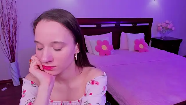 StaceySunny online show from March 8, 5:27 pm