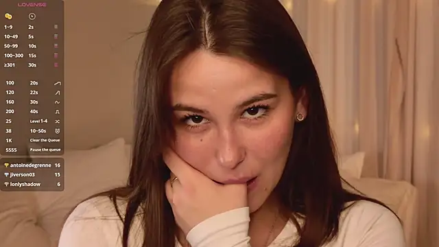 EmiliaDreams online show from June 1, 3:55 pm