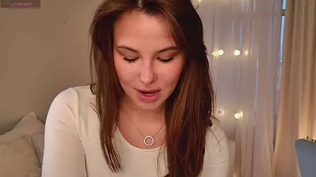 EmiliaDreams online show from May 4, 3:48 pm