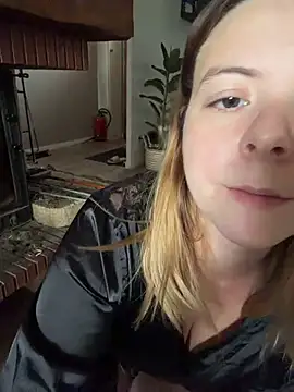 Snapshot of Nina_blain chatting on December 5, 1:43 pm Nina blain online show from December 5, 1:43 pm