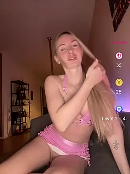 Snapshot of Micky_Muffin chatting on April 27, 6:39 pm Micky Muffin online show from April 27, 6:39 pm