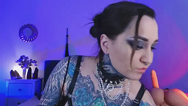 Snapshot of SindelDark chatting on February 2, 2:02 pm SindelDark online show from February 2, 2:02 pm