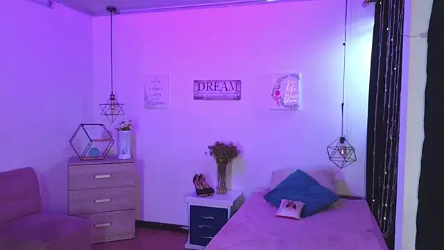 Violeta dss online show from December 3, 1:43 pm