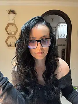 AndreaValencia online show from July 14, 8:15 pm