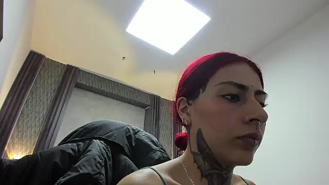 Snapshot of selene_red_ chatting on June 29, 2:40 am selene red online show from June 29, 2:40 am