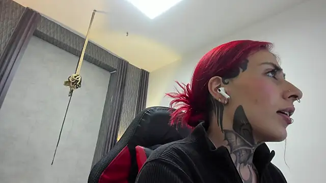 Snapshot of selene_red_ chatting on June 15, 1:39 am selene red online show from June 15, 1:39 am