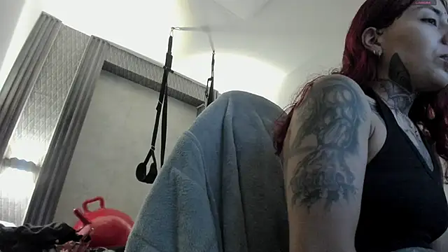 selene red  online show from December 4, 2:05 pm