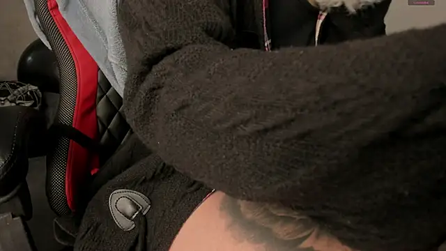 selene red  online show from November 14, 1:48 pm