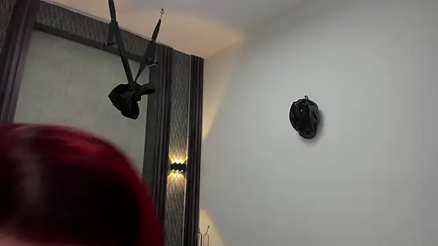 Snapshot of selene_red_ chatting on February 9, 1:25 am selene red online show from February 9, 1:25 am