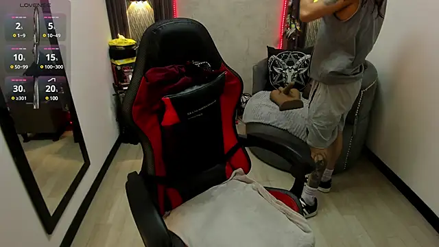 selene red  online show from March 13, 12:56 pm