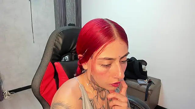 Snapshot of selene_red_ chatting on June 11, 2:53 am selene red online show from June 11, 2:53 am