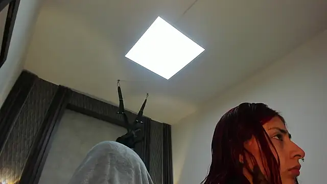 Snapshot of selene_red_ chatting on February 2, 12:31 am selene red online show from February 2, 12:31 am