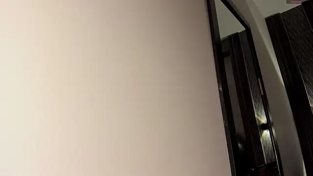 selene red  online show from November 15, 4:00 pm