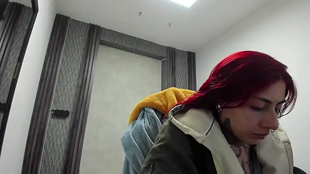 selene red  online show from April 10, 12:50 am