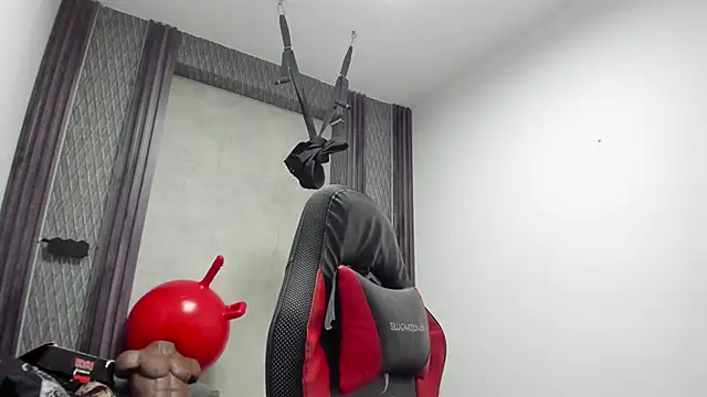 Snapshot of selene_red_ chatting on February 18, 12:30 am selene red online show from February 18, 12:30 am